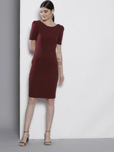Load image into Gallery viewer, Queen ellie Women Burgundy Solid Sheath Dress