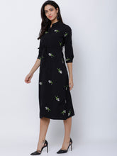 Load image into Gallery viewer, Queen ellie Women Black Printed Shirt Dress