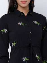 Load image into Gallery viewer, Queen ellie Women Black Printed Shirt Dress