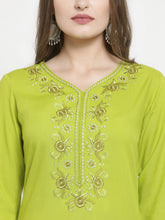 Load image into Gallery viewer, Queen ellie Women Green Solid Straight Kurti