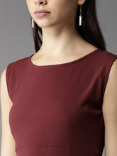 Load image into Gallery viewer, Queen ellie Women Burgundy Solid Sheath Dress