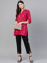Load image into Gallery viewer, Queen ellie Women Pink & Golden Printed Straight Kurti
