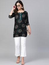 Load image into Gallery viewer, Queen ellie Women Black & Blue Printed Straight Kurti