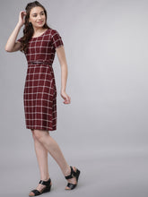 Load image into Gallery viewer, Queen ellie Women Burgundy Checked Sheath Dress