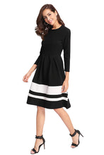 Load image into Gallery viewer, Queen ellie Women&#39;s Knee Length Dress.
