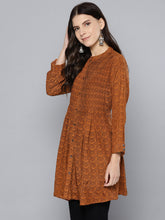 Load image into Gallery viewer, Queen EllieWomen Rust Brown &amp; Black Printed Tunic
